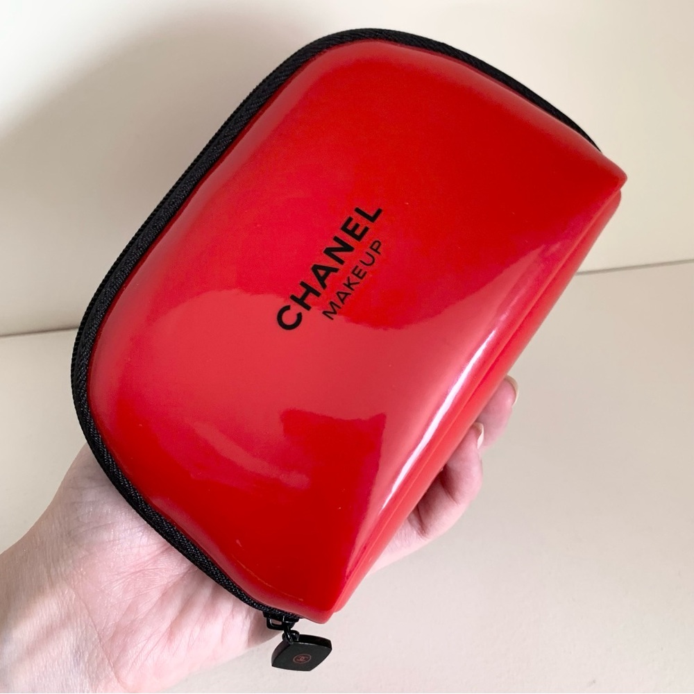 Hold Chanel Red zippy pouch - Picture 15 of 15